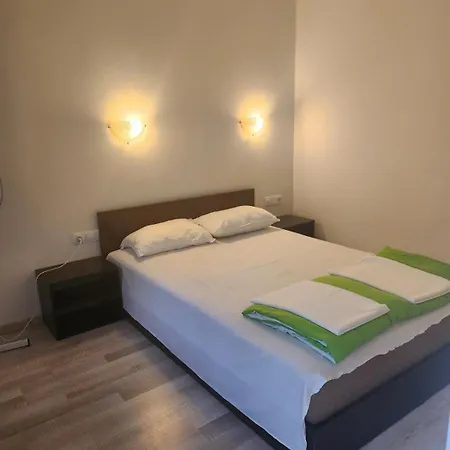 Campingplads - - електрон универс